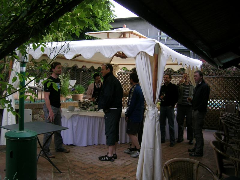 023 Apero im Garten.jpg